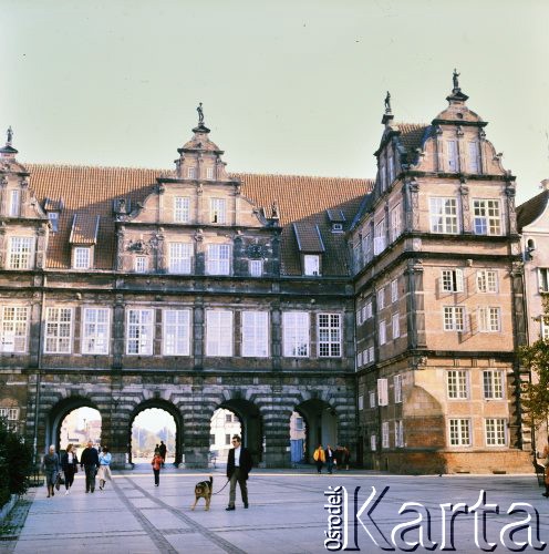 Lata 80., Gdańsk, Polska.
Brama Zielona na Starym Mieście.
Fot. Edward Grochowicz, zbiory Ośrodka KARTA
