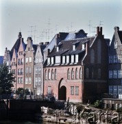 Lata 80., Gdańsk, Polska.
Kamienice na gdańskiej Starówce.
Fot. Edward Grochowicz, zbiory Ośrodka KARTA