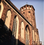 Lata 80., Gdańsk, Polska.
Bazylika św. Mikołaja i klasztor dominikanów.
Fot. Edward Grochowicz, zbiory Ośrodka KARTA