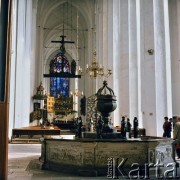 Lata 80., Gdańsk, Polska.
Bazylika konkatedralna Wniebowzięcia Najświętszej Maryi Panny (Bazylika Mariacka) - wnętrze.
Fot. Edward Grochowicz, zbiory Ośrodka KARTA