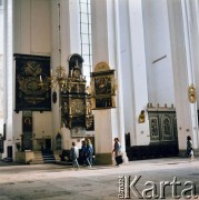 Lata 80., Gdańsk, Polska.
Bazylika konkatedralna Wniebowzięcia Najświętszej Maryi Panny (Bazylika Mariacka) - wnętrze.
Fot. Edward Grochowicz, zbiory Ośrodka KARTA