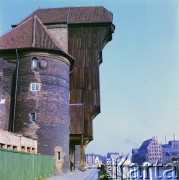 Lata 80., Gdańsk, Polska.
Żuraw na Długim Pobrzeżu nad Motławą.
Fot. Edward Grochowicz, zbiory Ośrodka KARTA
