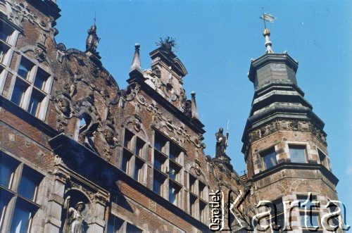 Lata 80., Gdańsk, Polska.
Kamienica na Starym Mieście.
Fot. Edward Grochowicz, zbiory Ośrodka KARTA
