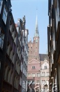 Lata 90., Gdańsk, Polska.
Ulica Mariacka.
Fot. Edward Grochowicz, zbiory Ośrodka KARTA