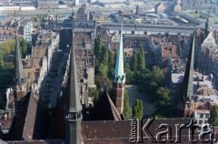 Lata 80., Gdańsk, Polska.
Panorama Starego Miasta z wieży Bazyliki konkatedralnej Wniebowzięcia Najświętszej Maryi Panny.
Fot. Edward Grochowicz, zbiory Ośrodka KARTA