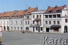 Lata 90., Kazimierz Dolny nad Wisłą, Polska.
Rynek.
Fot. Edward Grochowicz, zbiory Ośrodka KARTA