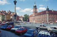 Lata 90., Warszawa, Polska.
Plac Zamkowy, Kolumna Zygmunta III Wazy i Zamek Królewski.
Fot. Edward Grochowicz, zbiory Ośrodka KARTA