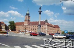 Lata 90., Warszawa, Polska.
Plac Zamkowy, Kolumna Zygmunta III Wazy i Zamek Królewski.
Fot. Edward Grochowicz, zbiory Ośrodka KARTA