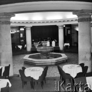 Lata 60., Warszawa, Polska.
Restauracja Kongresowa w Pałacu Kultury i Nauki.
Fot. Edward Grochowicz, zbiory Ośrodka KARTA