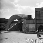 Lata 60., Warszawa, Polska.
Przystanek PKP Warszawa Stadion.
Fot. Edward Grochowicz, zbiory Ośrodka KARTA