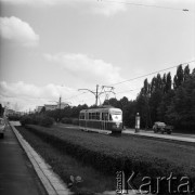 Lata 60., Warszawa, Polska.
Aleja Niepodległości, w głębi Główny Urząd Statystyczny.
Fot. Edward Grochowicz, zbiory Ośrodka KARTA