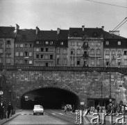 Lata 60., Warszawa, Polska.
Trasa W-Z przy placu Zamkowym.
Fot. Edward Grochowicz, zbiory Ośrodka KARTA