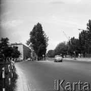 Lata 60., Warszawa, Polska.
Samochód Warszawa M-20 na ulicy.
Fot. Edward Grochowicz, zbiory Ośrodka KARTA