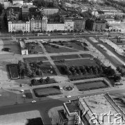 Ok. 1967, Warszawa, Polska.
Panorama miasta z 30 piętra Pałacu Kultury i Nauki, na zdjęciu aleje Jerozolimskie.
Fot. Edward Grochowicz, zbiory Ośrodka KARTA