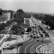 Ok. 1967, Warszawa, Polska.
Aleje Jerozolimskie, skrzyżowanie z ulicą Nowy Świat (obecnie Rondo de Gaulle'a), z lewej ulica Smolna.
Fot. Edward Grochowicz, zbiory Ośrodka KARTA