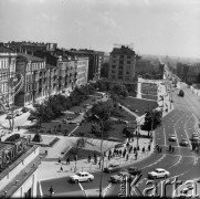 Ok. 1967, Warszawa, Polska.
Aleje Jerozolimskie, skrzyżowanie z ulicą Nowy Świat (obecnie Rondo de Gaulle'a), z lewej ulica Smolna.
Fot. Edward Grochowicz, zbiory Ośrodka KARTA