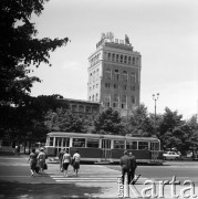 Lata 60., Warszawa, Polska.
Gmach PAST-y, widok od ulicy Marszałkowskiej.
Fot. Edward Grochowicz, zbiory Ośrodka KARTA