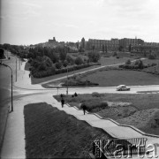 Lata 60., Warszawa, Polska.
Wybrzeże Gdańskie (z lewej) i ulica Wenedów, w głębi Polska Wytwórnia Papierów Wartościowych - widok z mostu Gdańskiego.
Fot. Edward Grochowicz, zbiory Ośrodka KARTA
