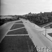 Lata 60., Warszawa, Polska.
Wybrzeże Gdańskie, z prawej w głębi Polska Wytwórnia Papierów Wartościowych - widok z mostu Gdańskiego.
Fot. Edward Grochowicz, zbiory Ośrodka KARTA