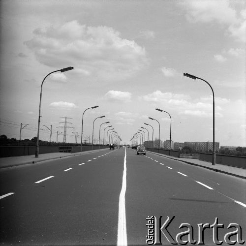 Lata 60., Warszawa, Polska.
Most Gdański, widok na stronę praską.
Fot. Edward Grochowicz, zbiory Ośrodka KARTA