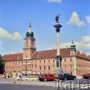 Lata 90., Warszawa, Polska.
Plac Zamkowy, Kolumna Zygmunta III Wazy i Zamek Królewski.
Fot. Edward Grochowicz, zbiory Ośrodka KARTA