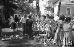 Lata 60., Polska.
Stragany odpustowe.
Fot. Edward Grochowicz, zbiory Ośrodka KARTA