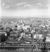 Lata 60., Warszawa, Polska.
Zabudowania Śródmieścia. Ujęcie z okna Pałacu Kultury i Nauki. Widok w kierunku wschodnim.
Fot. Edward Grochowicz, zbiory Ośrodka KARTA
