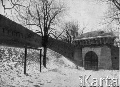 Ok. 1920, Warszawa, Polska.
Fragment Cytadeli Warszawskiej. Wydawnictwo 