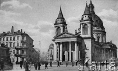 Ok. 1920, Warszawa, Polska.
Plac Trzech Krzyży. Na pierwszym planie kościół p.w. św. Aleksandra. W tle ulica Bracka. Po lewej stronie wylot ulicy Wspólnej.
Fot. NN, zbiory Ośrodka KARTA 



