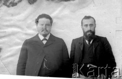 1904-1905, Jakuck, Cesarstwo Rosyjskie.
Dwaj zesłańcy, portret.
Fot. NN, kolekcja Zygmunta Lewańskiego, udostępnił Julian Lewański

