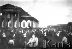 1904-1905, Jakuck, Cesarstwo Rosyjskie.
Żołnierze przed budynkiem Sądu Okręgowego.
Fot. NN, kolekcja Zygmunta Lewańskiego, udostępnił Julian Lewański

