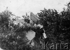 1918-1939, Polska.
Katastrofa samolotu.
Fot. NN, zbiory Ośrodka KARTA, kolekcja Bronisława Voigta udostepniła Alicja Wojciechowska
