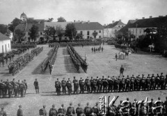 15.09.1929, Staszów, woj. kieleckie, Polska.
Uroczyste obchody z okazji 10-lecia Wojska Polskiego.
Fot. NN, zbiory Ośrodka KARTA, kolekcja Bronisława Voigta udostepniła Alicja Wojciechowska
