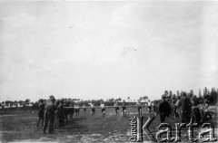 1918-1939, Lwów, Polska.
Święto pułkowe 6 Pułku Lotniczego - zawody sportowe.
Fot. NN, zbiory Ośrodka KARTA, kolekcja Bronisława Voigta udostępniła Alicja Wojciechowska
