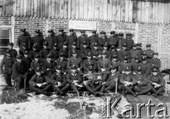 1918-1939, Lwów, Polska.
Słuchacze szkoły obsługi lotniczej przy 6 Pułku Lotniczym.
Fot. NN, zbiory Ośrodka KARTA, kolekcja Bronisława Voigta udostepniła Alicja Wojciechowska
