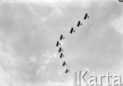 1918-1939, Lwów, Polska.
Pokazy lotnicze.
Fot. NN, zbiory Ośrodka KARTA, kolekcja Bronisława Voigta udostepniła Alicja Wojciechowska

