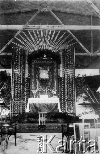 1918-1939, Lwów, Polska.
Ołtarz wykonany z elementów konstrukcyjnych samolotów.
Fot. NN, zbiory Ośrodka KARTA, kolekcja Bronisława Voigta udostepniła Alicja Wojciechowska
