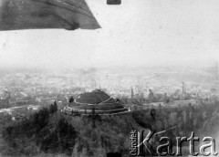 1918-1939, Lwów, Polska.
Panorama miasta, na piewrszym planie Kopiec Unii Lubelskiej.
Fot. NN, zbiory Ośrodka KARTA, kolekcja Bronisława Voigta udostepniła Alicja Wojciechowska
