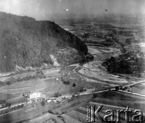 1918-1939, Wygoda, woj. stanisławowskie, Polska.
Panorama okolic Wygody, rzeka Iwica.
Fot. NN, zbiory Ośrodka KARTA, kolekcja Bronisława Voigta udostepniła Alicja Wojciechowska
