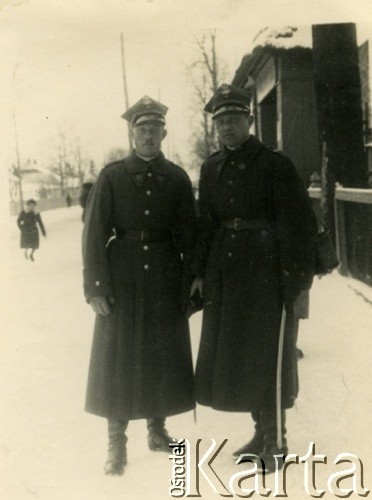 1939, Polska. 
Franciszek Konopacki (1. od prawej) z nieznanym mężczyzną. 
Fot. NN, zbiory Ośrodka KARTA, kolekcja Józefa Konopackiego [AW III/330]