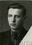 Lata 30., Polska.
Tadeusz Draniewicz, syn architekta Antoniego Draniewicza. Po wybuchu wojny działał w konspiracji, aresztowany i skazany na 5 lat łagrów. Służył w szeregach Ludowego Wojska Ludowego, jego losy po 1944 r. pozostają nieznane. 
Fot. NN, zbiory Ośrodka KARTA, kolekcja Tadeusza i Zbigniewa Draniewiczów [AW III/375]