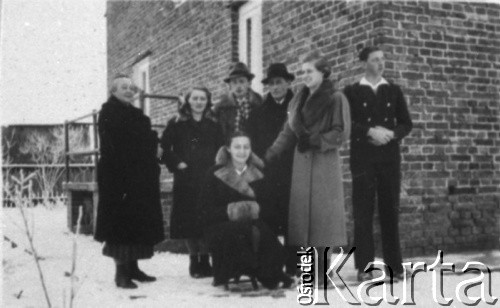 Kwiecień 1939, Polska.
Adam Draniewicz z rodziną. Po wybuchu wojny zesłany do Kazachstanu, gdzie zmarł w 1943 r.
Fot. NN, zbiory Ośrodka KARTA, kolekcja Tadeusza i Zbigniewa Draniewiczów [AW III/375]