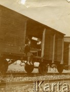 Wrzesień 1920, Polska.
Wagon z żywnością Ligii Akademickiej.
Fot. NN, zbiory Ośrodka KARTA, kolekcja Emilii Kobylańskiej [AW III/620]