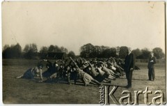 1928, Suwałki, woj. białostockie, Polska.
Uczennice seminarium nauczycielskiego im. Józefa Joteyko.
Fot. NN, zbiory Ośrodka KARTA, kolekcja Eugenii Gisterowej [AW III/630]