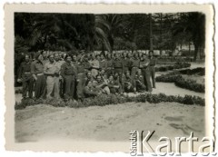 1945-1946, Lecce, Włochy.
Żołnierze 5 Wileńskiego Pułku Artylerii Lekkiej w czasie kursów maturalnych.
Fot. NN, zbiory Ośrodka KARTA, Pogotowie Archiwalne [PAF_042], przekazał Zbigniew Jackowski