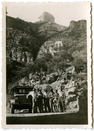 20.08.1946, Sorrento, Włochy.
Żołnierze 5 Wileńskiego Pułku Artylerii Lekkiej, w drugim rzędzie kapral Andrzej Nemś.
Fot. NN, zbiory Ośrodka KARTA, Pogotowie Archiwalne [PAF_042], przekazał Zbigniew Jackowski