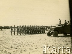 1943, Irak.
Wizyta Naczelnego Wodza Polskich Sił Zbrojnych generała Władysława Sikorskiego.
Fot. NN, zbiory Ośrodka KARTA, Pogotowie Archiwalne [PAF_042], przekazał Zbigniew Jackowski