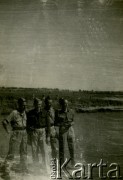 1943, Irak.
Żołnierze 5 Wileńskiego Pułku Artylerii Lekkiej.
Fot. NN, zbiory Ośrodka KARTA, Pogotowie Archiwalne [PAF_042], przekazał Zbigniew Jackowski