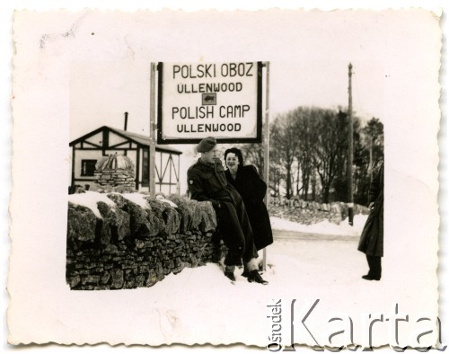 12.12.1946, Ullenwood, Cheltenham, Gloucestershiree, Wielka Brytania.
Żołnierze przy wejściu do obozu dla polskich żołnierzy.
Fot. NN, zbiory Ośrodka KARTA, Pogotowie Archiwalne [PAF_042], przekazał Zbigniew Jackowski