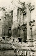 1943, Baalbek, Liban.
Świątynia Jupitera.
Fot. NN, zbiory Ośrodka KARTA, Pogotowie Archiwalne [PAF_042], przekazał Zbigniew Jackowski